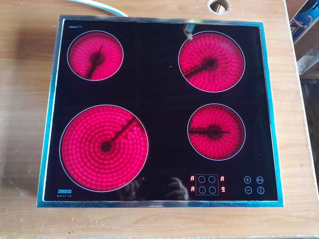 NETTE ZANUSSI ZKT641LX KERAMISCHE KOOKPLAAT TE KOOP, Gebruikt, Keramisch, Inbouw, 4 kookzones