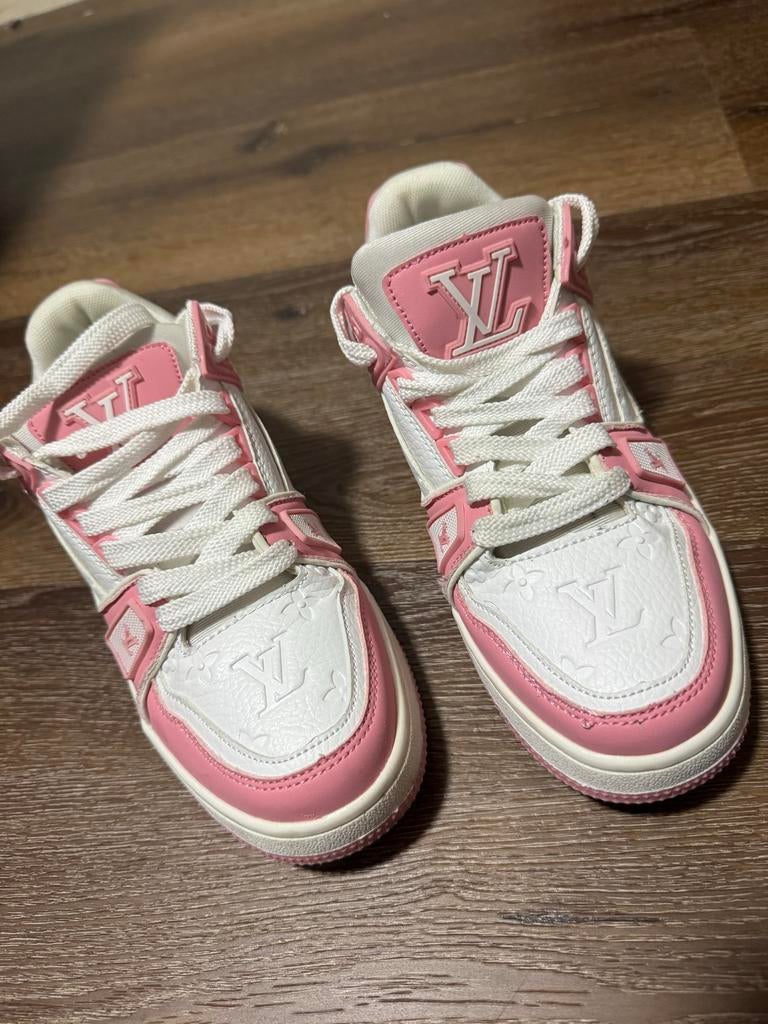 Roze Louis Vuitton Sneakers Maat 40, Kleding | Dames, Ophalen, Roze, Sneakers of Gympen, Zo goed als nieuw