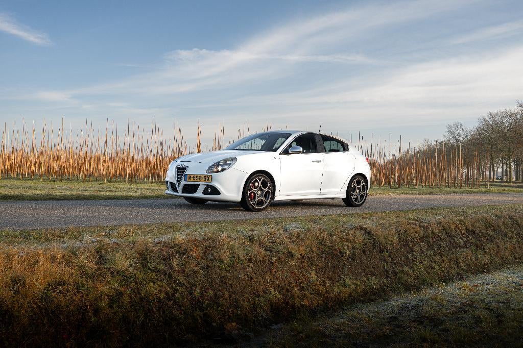 Alfa Romeo Giulietta 1.8 TBi Quadrifoglio Verde, Auto's, Euro 5, 4 cilinders, Navigatiesysteem, Wit