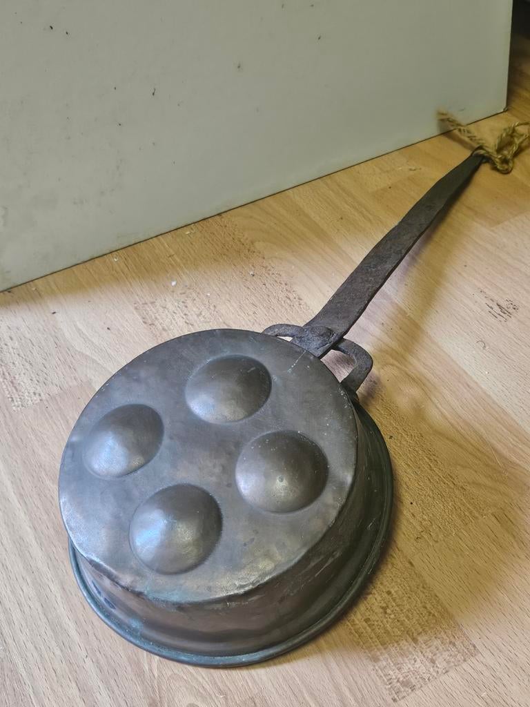 Antieke koperen poffertjespan, Ophalen