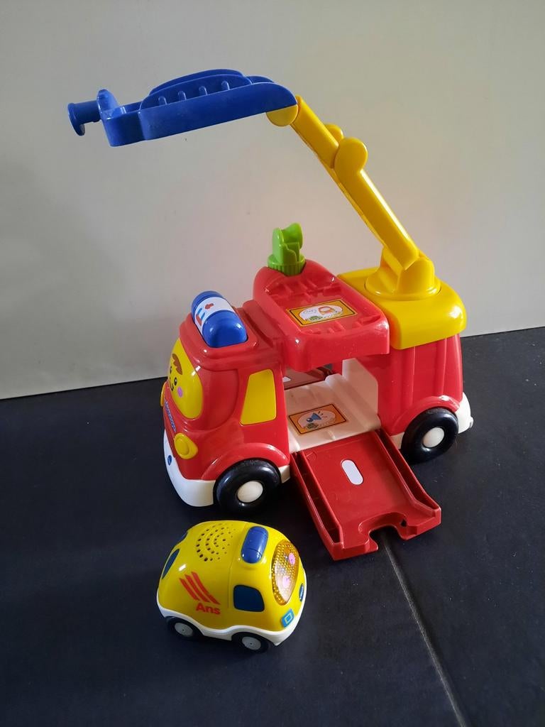 Vtech Toet Toet auto's brandweer brandweerwagen met autootj, Ophalen of Verzenden, Gebruikt, 2 tot 4 jaar