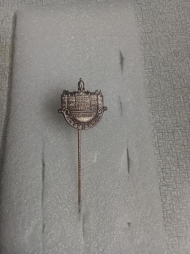 Speldje van het Kon.Paleis; Amsterdam., Verzamelen, Speldjes, Pins en Buttons, Ophalen of Verzenden