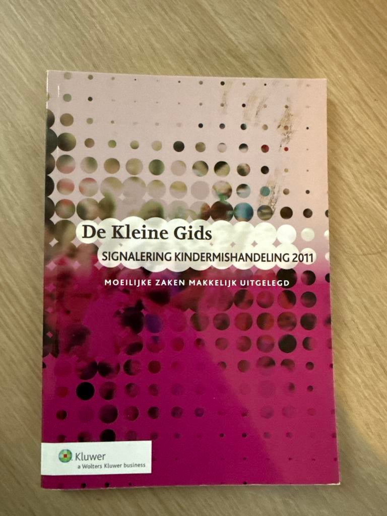 De Kleine Gids Signalering Kindermishandeling 2011, Boeken, Studieboeken en Cursussen, Ophalen, Zo goed als nieuw, Niet van toepassing