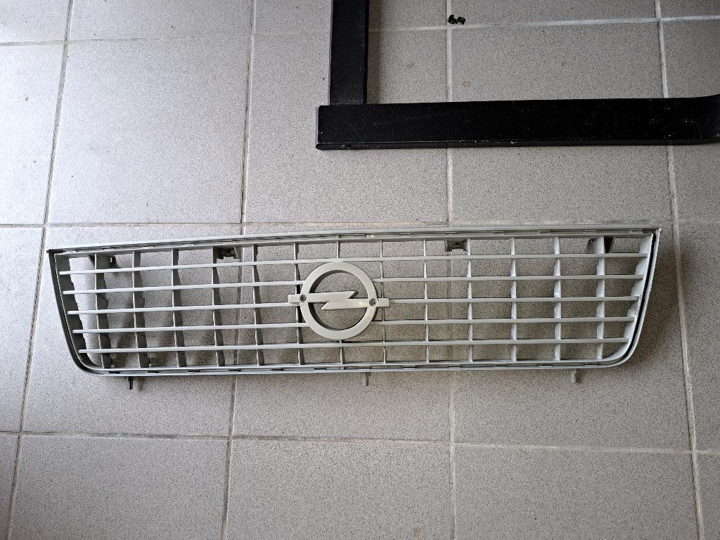 Grill Ascona B grote gaten, Auto-onderdelen, Gebruikt, Voor, Opel, Ophalen of Verzenden