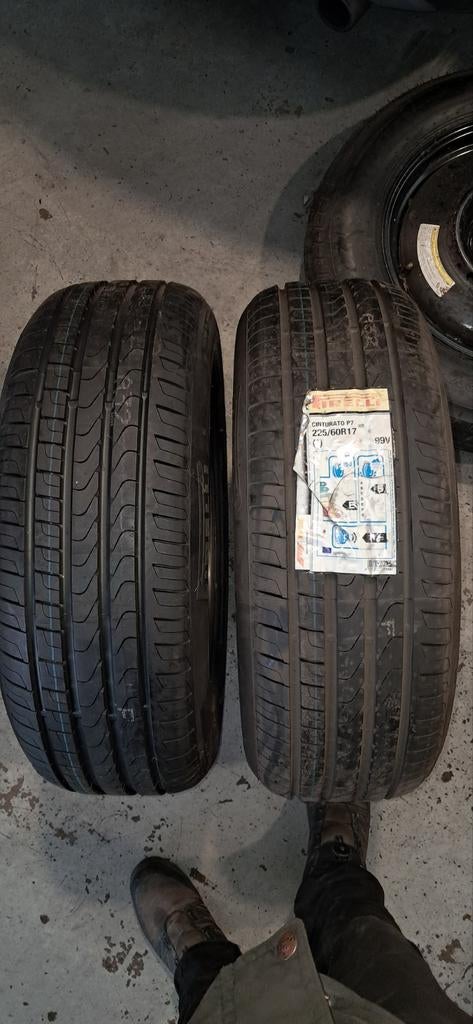 2 Nieuwe Pirelli 225/60 R17 autobanden DOT 0120, Auto-onderdelen, Banden en Velgen, Ophalen of Verzenden