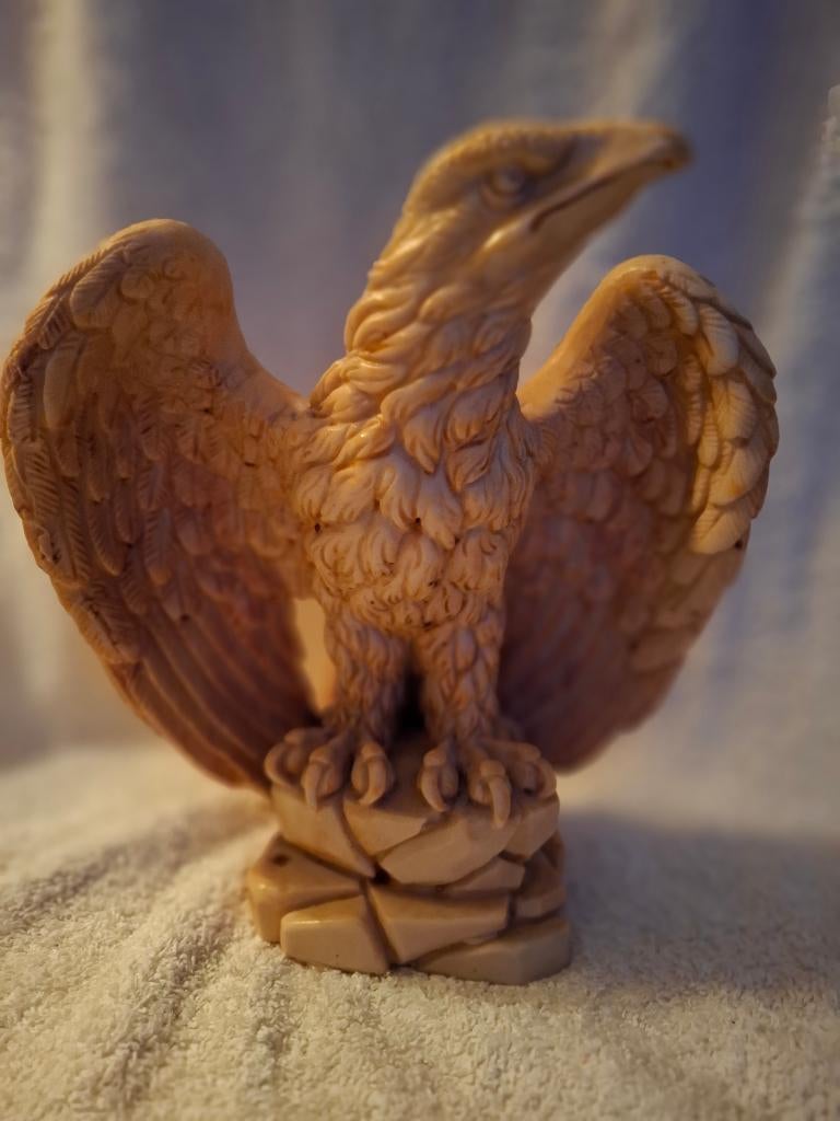 Polystone beeld van een adelaar, Ophalen of Verzenden, Zo goed als nieuw, Dier