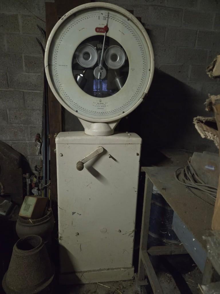 Antieke weegschaal, Ophalen