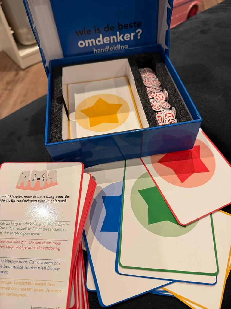 Wie is de beste omdenker? Het kaartspel, Hobby en Vrije tijd, Gezelschapsspellen | Kaartspellen, Drie of vier spelers, Ophalen