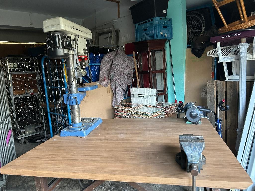 Verrijdbare werktafel met drie machines en zwaar werkblad, Ophalen, Gebruikt