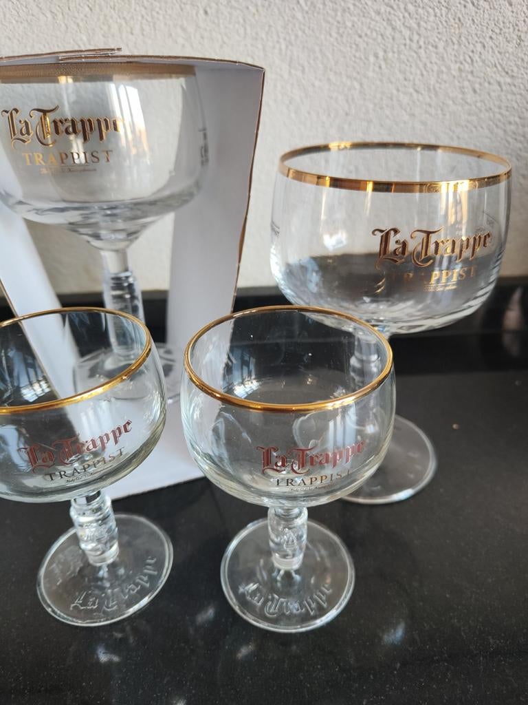 2 La Trappe 25 cl glazen met 2 bijbehorende proefglaasjes, Verzamelen, Biermerken, Ophalen of Verzenden, Zo goed als nieuw, Glas of Glazen