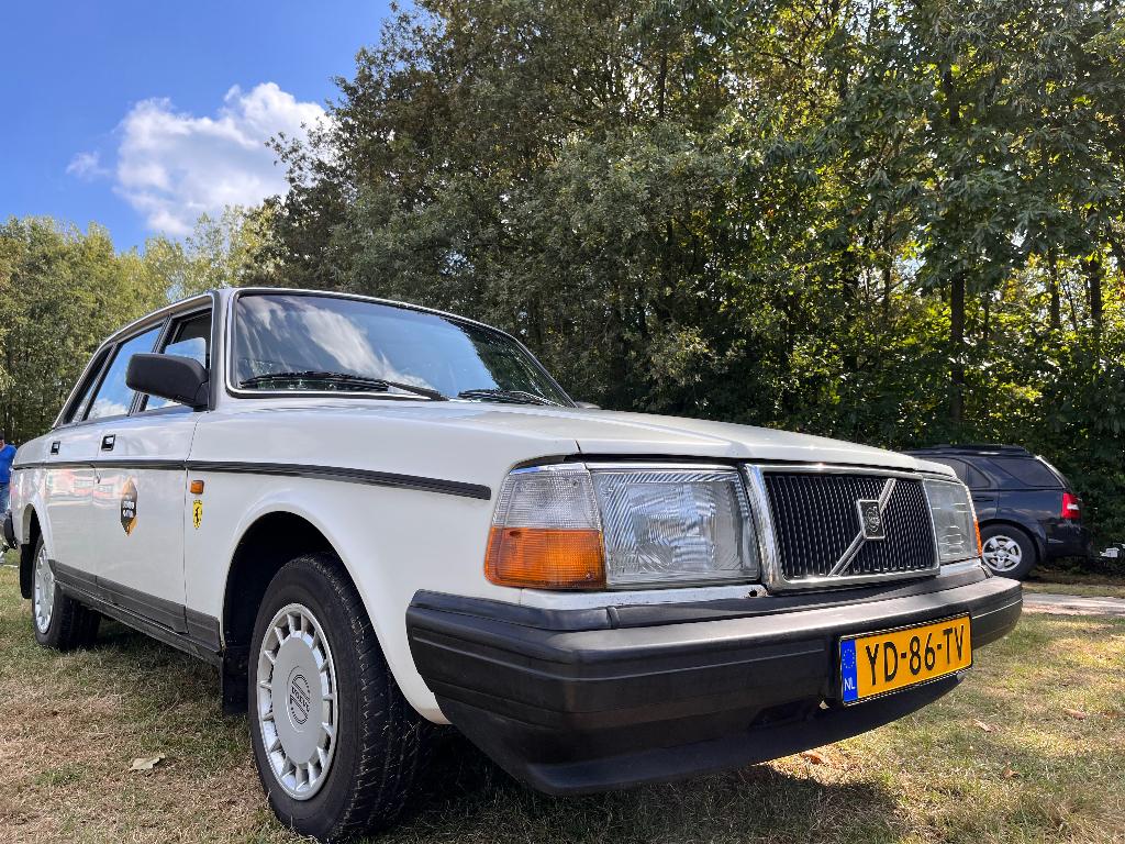 Volvo 240 2.3 DL U9 | dakraam | trekhaak | 1990 Wit, Open dak, 4 cilinders, Wit, Origineel Nederlands