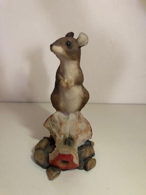 Muizen Beeldje Muis Border Fine Arts, Mouse on Apple Core, Verzamelen, Beelden en Beeldjes, Ophalen of Verzenden, Zo goed als nieuw