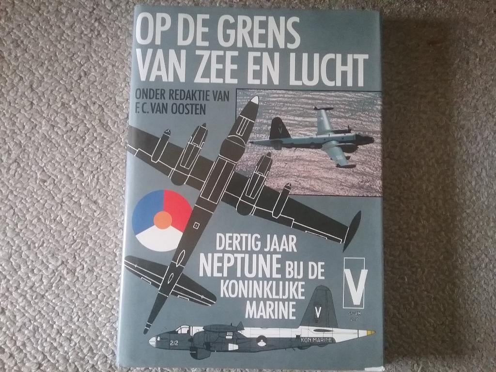 Grens zee & lucht, 30 jaar Neptune Koninklijke Marine (1982), Marine, Ophalen of Verzenden, Zo goed als nieuw, 1945 tot heden