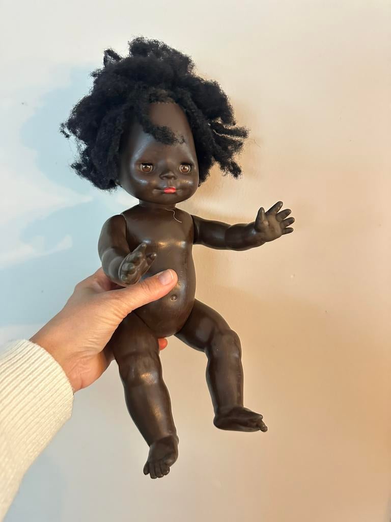 Te koop zwart bruin vintage rubber dreadlock pop, Verzamelen, Poppen, Ophalen of Verzenden, Gebruikt, Pop