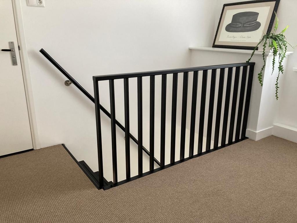 Zwart metalen traphek of balustrade, Ophalen, Minder dan 2 meter