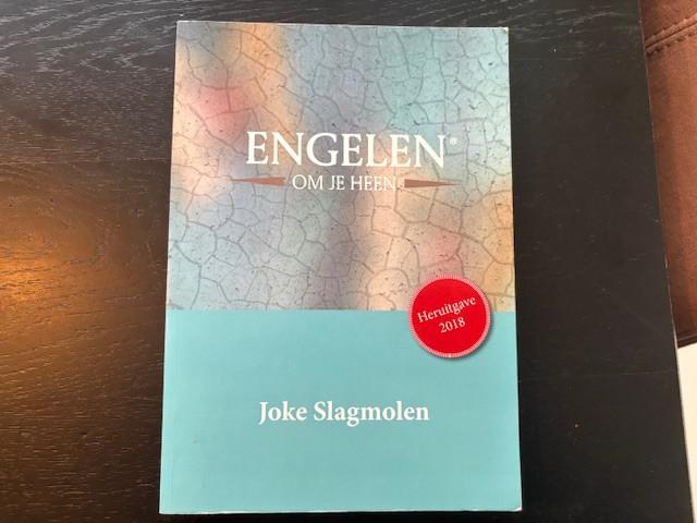 Joke Slagmolen - engelen om je heen, Ophalen of Verzenden, Zo goed als nieuw, Overige typen