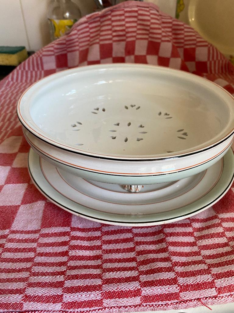 Aardbeientestje Regout eind 19e eeuw. Perfecte staat., Ophalen of Verzenden