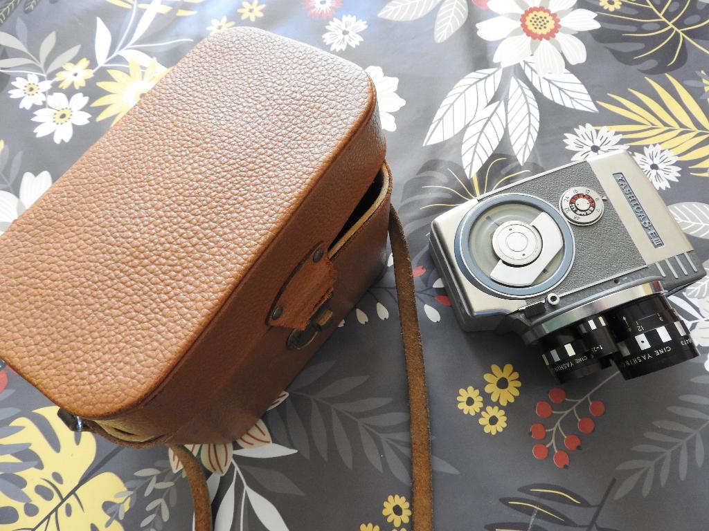 Vintage - Filmacamera Yashica 8-EIII - Met koffer, Audio, Tv en Foto, Fotocamera's Analoog, Ophalen of Verzenden, Gebruikt, Compact