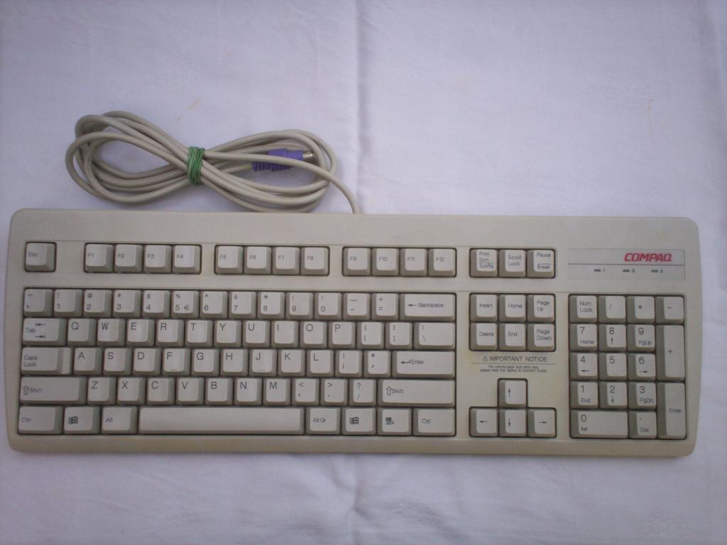 ps/2 usb toetsenborden compaq dell ibm fujitsu qwerty qwertz, Computers en Software, Toetsenborden, Ophalen of Verzenden, Zo goed als nieuw