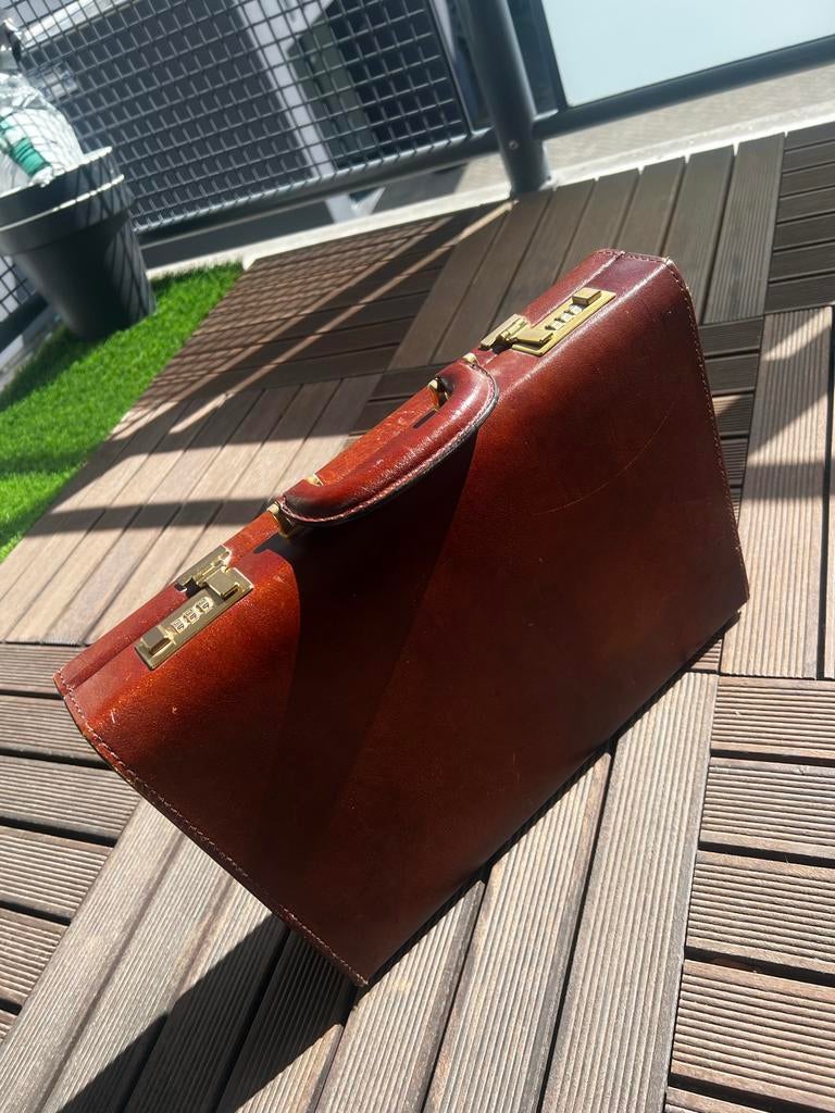 Luxe Leren Attachékoffer - 17 inch laptop & documenten, Gebruikt, Slot, Ophalen of Verzenden, 35 tot 45 cm