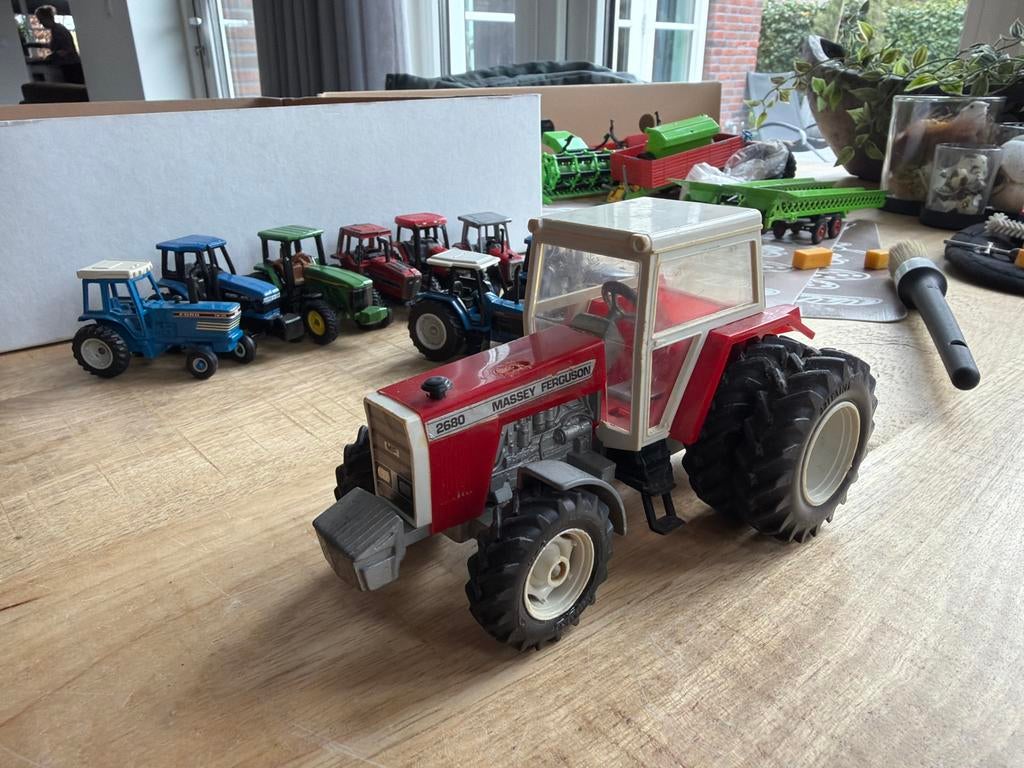Britains Massey Ferguson 2680 modeltractor 1:32, Hobby en Vrije tijd, Modelauto's | 1:32, Ophalen of Verzenden, Gebruikt, Tractor of Landbouw