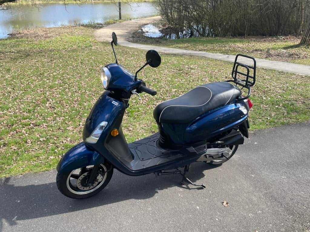 Sym Fiddle 2 scooter blauw kenteken, Fietsen en Brommers, Scooters | SYM, Zo goed als nieuw, Fiddle, Maximaal 25 km/u, Benzine