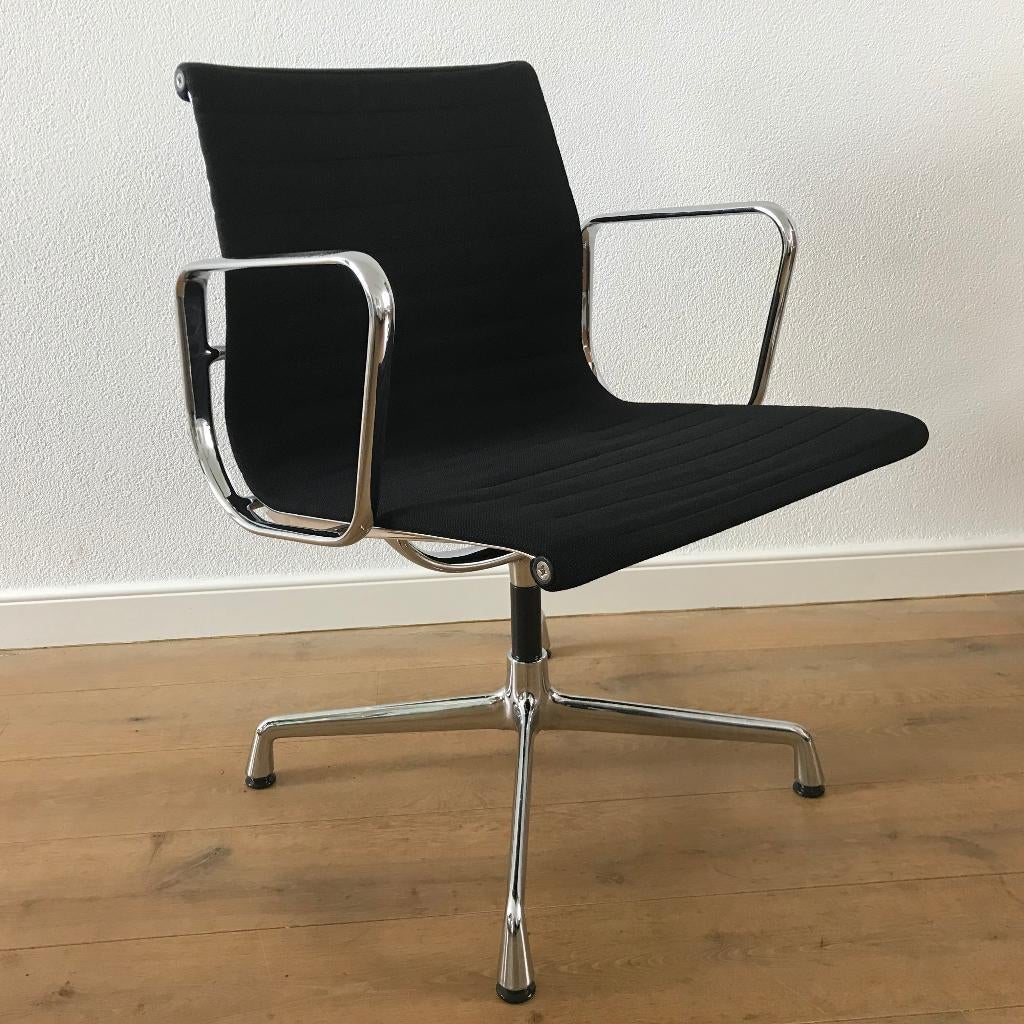 Vintage Vitra Eames Aluminium stoel 107 chroom, Huis en Inrichting, Stoelen, Gebruikt, Ophalen of Verzenden, Nvt, Nvt