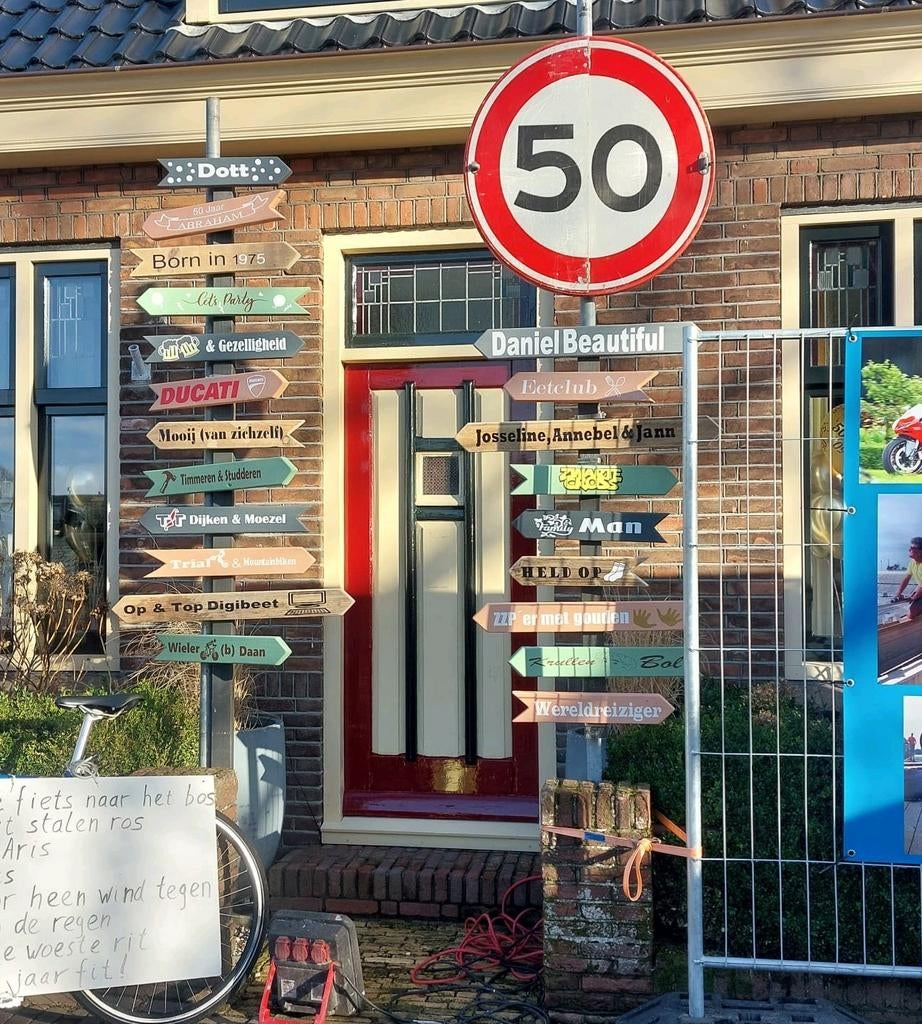 Wegwijzers geboorte bruiloft Huwelijk verloving feest