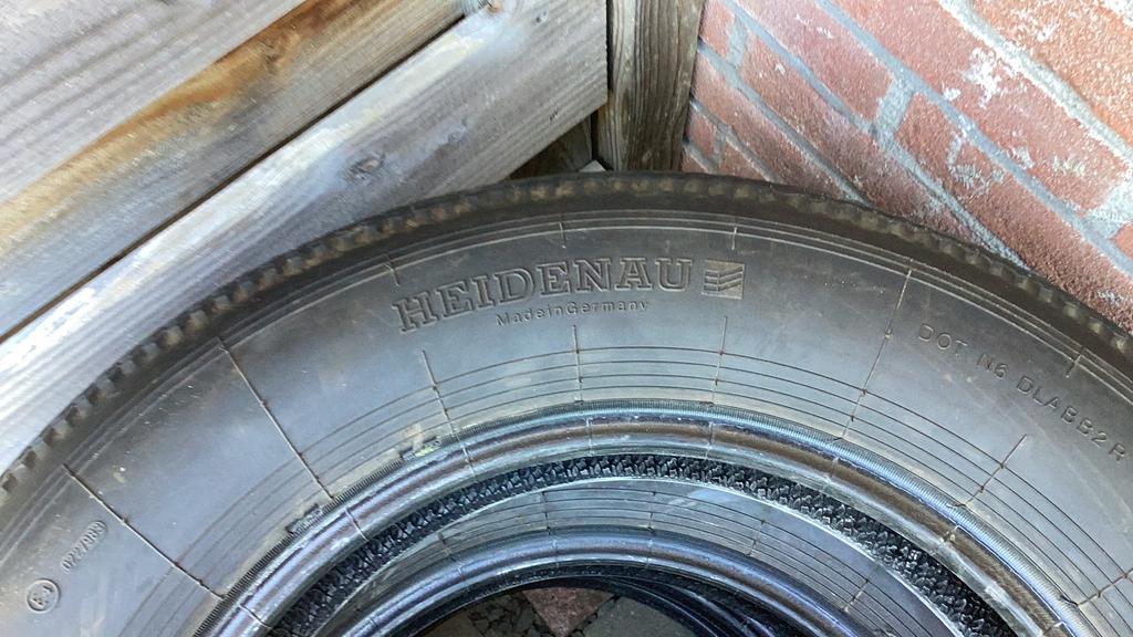 4 oldtimerbanden van Opel Olympia uit 1951, Ophalen, Zomerbanden, Band(en)