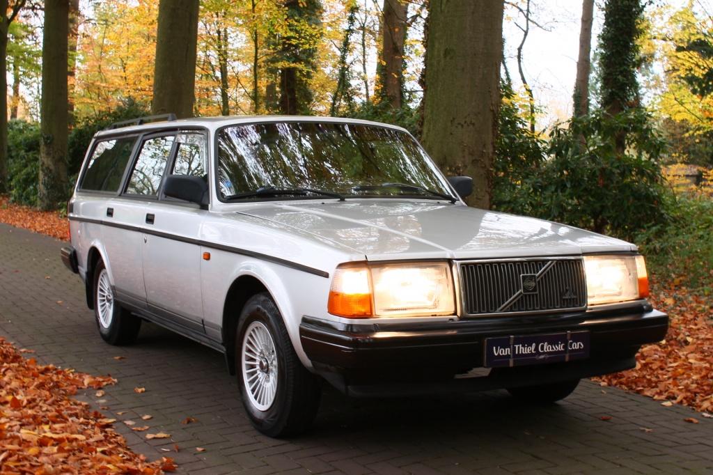Volvo 240 2.3i GLE (bj 1992), Auto's, Oldtimers, Origineel Nederlands, Handgeschakeld, Grijs, Volvo