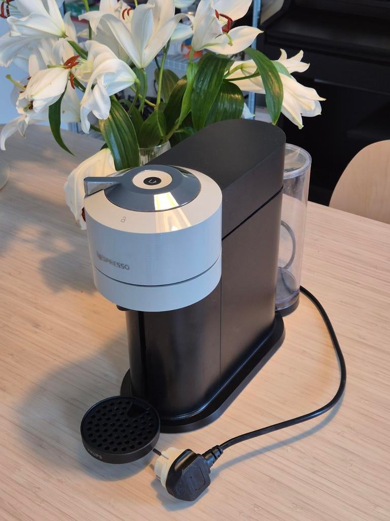 Nespresso Vertuo Koffiezetapparaat - Zwart/Wit, Witgoed en Apparatuur, Koffiezetapparaten, Koffiemachine, Ophalen of Verzenden