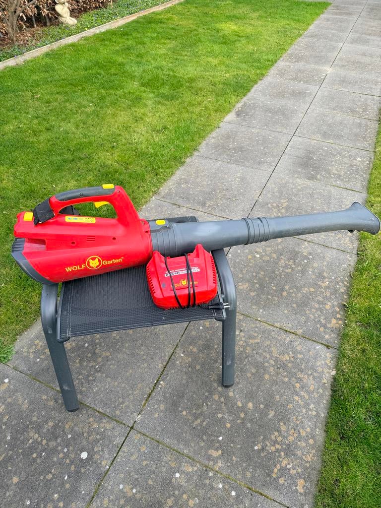 Wolf Garten Bladblazer 72V (zonder accu) met lader, Ophalen of Verzenden, Gebruikt, Accu, Handgedragen