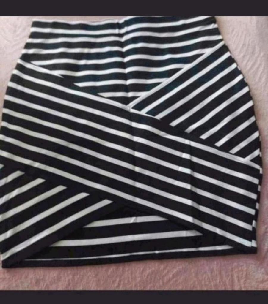 Stretch rok maat m. Meer kleding, makeup, pumps, tassen etc., Maat 38/40 (M), Zwart, Ophalen of Verzenden, Zo goed als nieuw