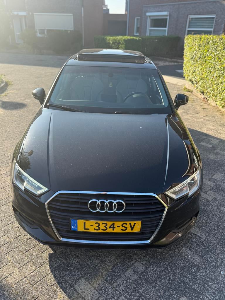 Audi A3 Limo 1.6 TDI 116pk S Tronic 2017 Panorama, Auto's, 4 cilinders, USB, Zwart, Leder