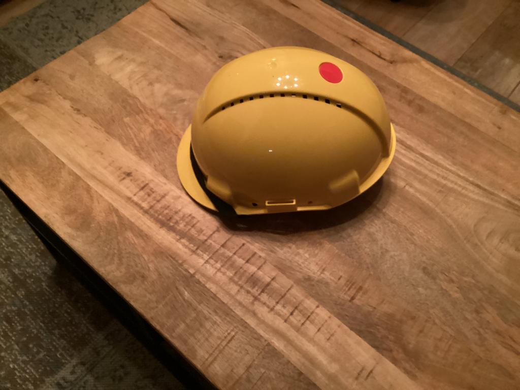 Veiligheidshelm, Doe-het-zelf en Verbouw, Veiligheidshelmen, Ophalen of Verzenden, Zo goed als nieuw