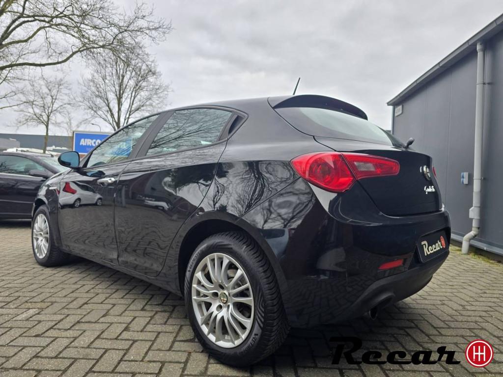 Alfa Romeo Giulietta - 1.4 T Progression/170Pk/Carplay/Koopj, Euro 5, Gebruikt, 4 cilinders, Zwart
