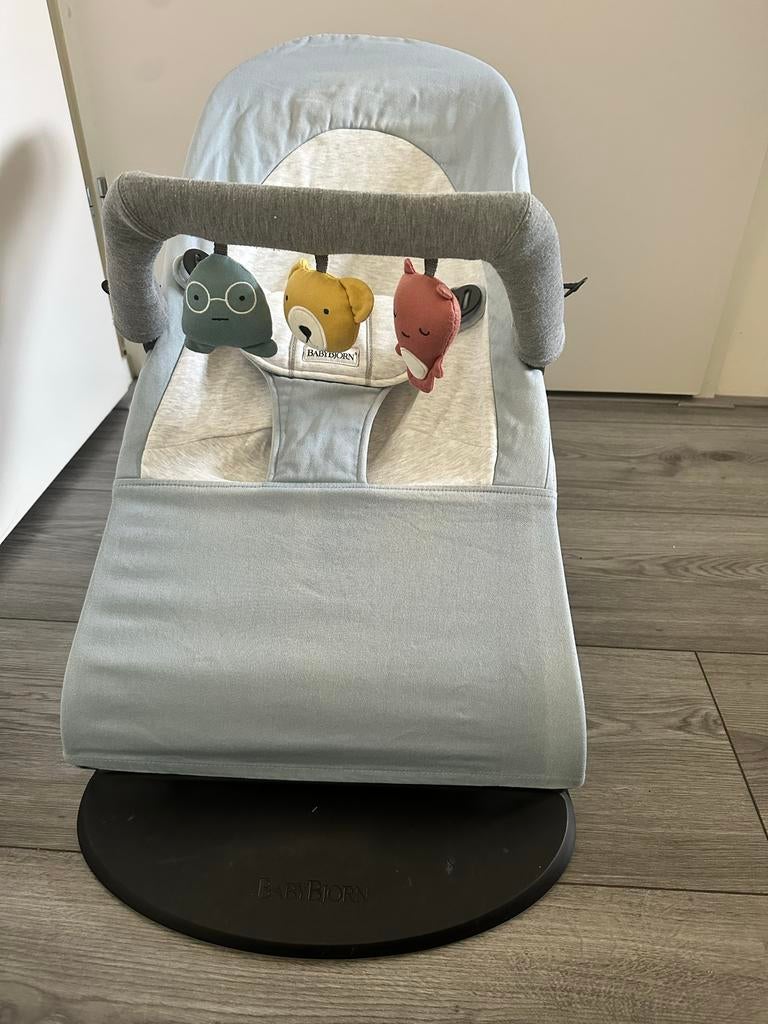Babybjorn wipstoel met speeltje, Kinderen en Baby's, Ophalen of Verzenden, Gebruikt, Wipstoel, Met gordel(s) of riempje(s)