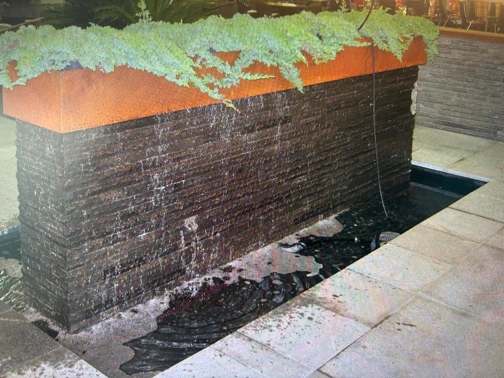 Waterval van steenstrips.3.00m lang en 1.50m hoog, Tuin en Terras, Waterpartijen en Fonteinen, Ophalen of Verzenden, Zo goed als nieuw