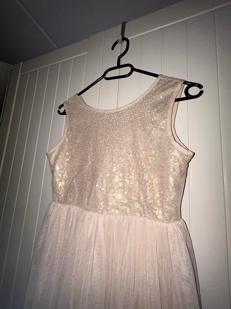 Elegante gouden jurk met pailletten en tule, Kleding | Dames, Maat 38/40 (M), Geel, Ophalen of Verzenden, Zo goed als nieuw