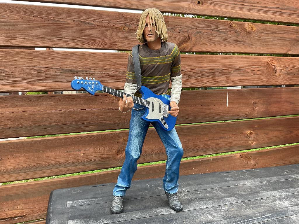 Kurt Cobain / nirvana 18 inch, Ophalen of Verzenden, Zo goed als nieuw, Film, Actiefiguur of Pop