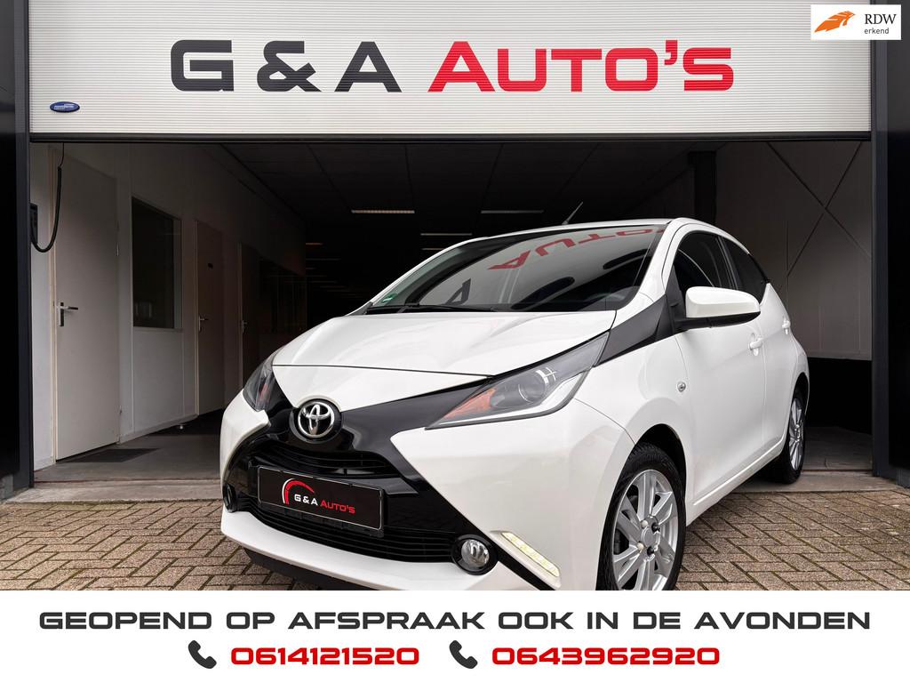 Toyota Aygo 1.0 VVT-i x-clusiv / Airco / Camera / Cruise CTR, Voorwielaandrijving, Stof, Gebruikt, Zwart