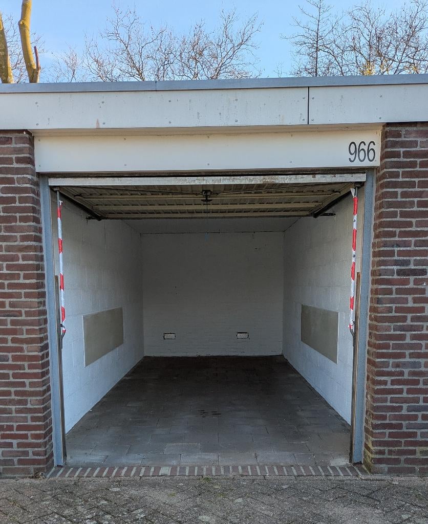 Te huur: garagebox in Utrecht, Ophalen, Gebruikt