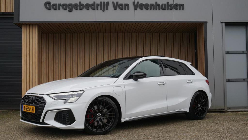 Audi A3 Sportback 45 TFSI e 245pk 3x S-Line & Competition *B, Stof, Gebruikt, 4 cilinders, Wit