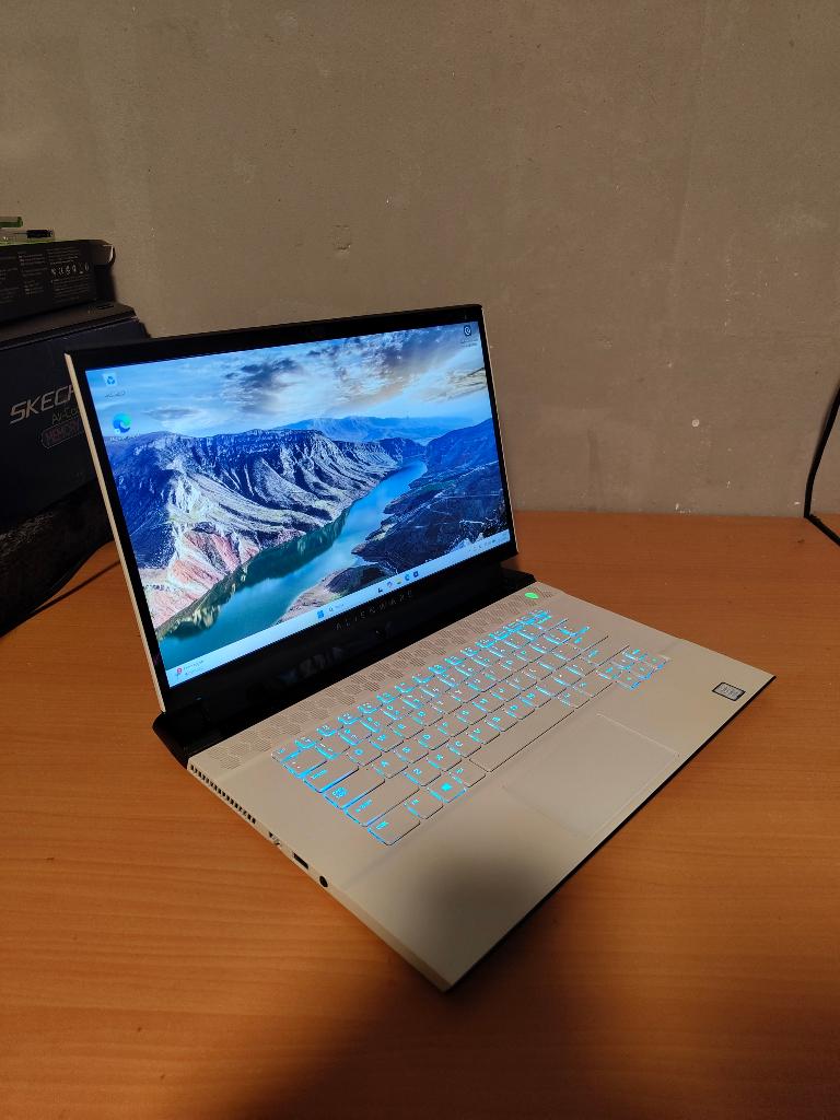 Dell Alienware m15 R2, Met videokaart, 2 tot 3 Ghz, 1500GB, Alienware