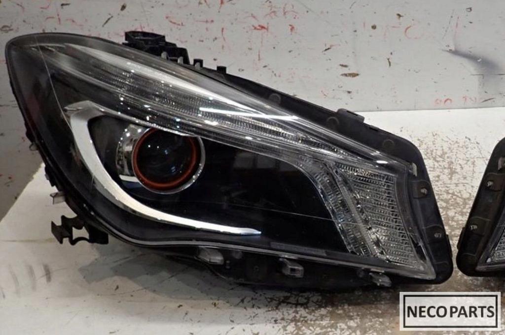 CLA W117 BI XENON BIXENON ORANGE AMG ALLES LEVERBAAR, Ophalen of Verzenden, Gebruikt, Mercedes-Benz