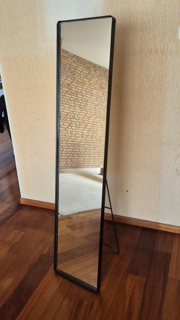 Staande spiegel / passpiegel kleur zwart, Huis en Inrichting, Woonaccessoires | Spiegels, Zo goed als nieuw, Minder dan 50 cm