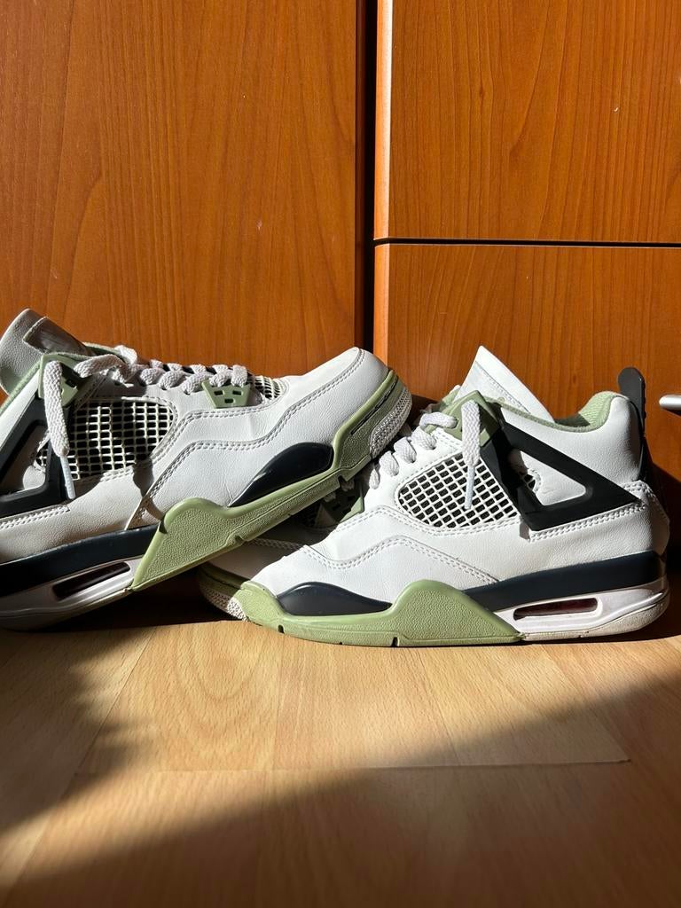 Nike air jordan 4 seafoam, Wit, Ophalen of Verzenden, Sneakers of Gympen, Zo goed als nieuw