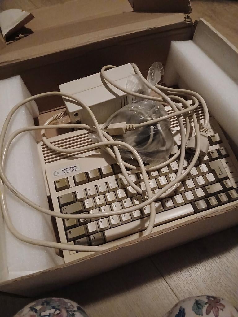 Commodore Amiga 600 spelcomputer in originele doos, Computers en Software, Vintage Computers, Ophalen of Verzenden, Commodore