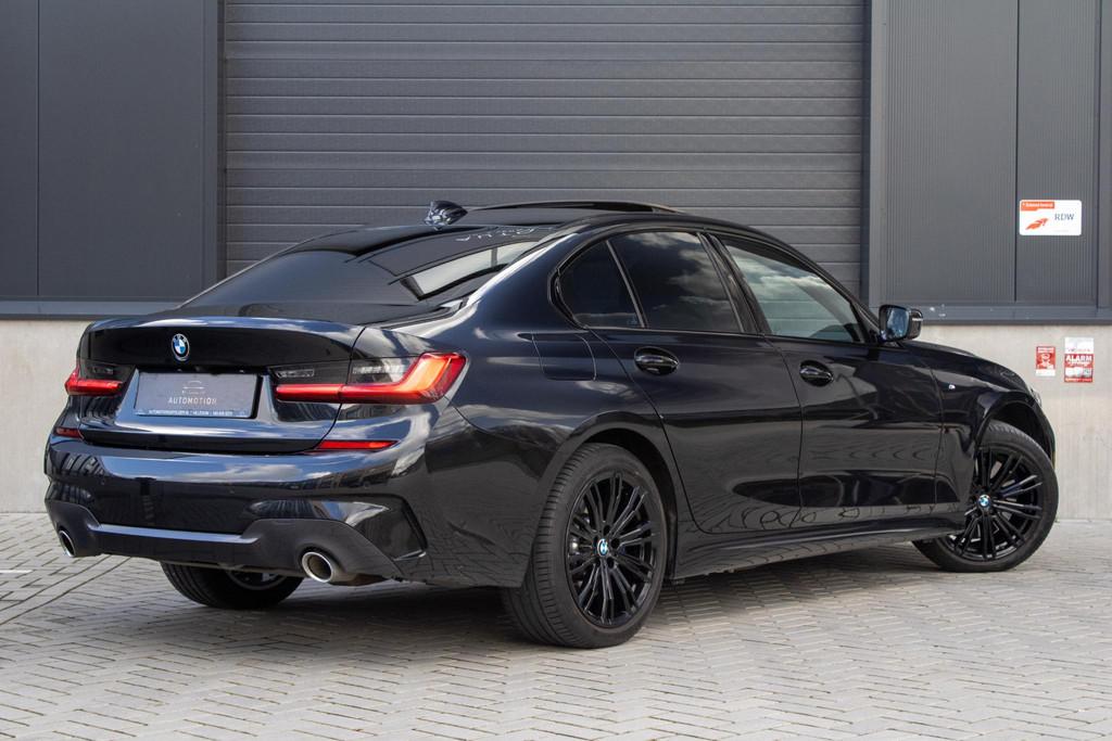 BMW 3-serie 330e PANO MEMORY M PAKKET CAMERA HUD, 1998 cc, Gebruikt, 4 cilinders, Zwart