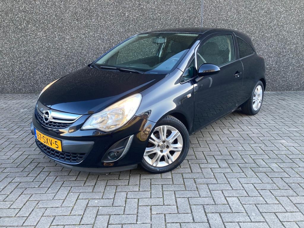 Opel Corsa 1.4 16V 3D 2011 Zwart, Auto's, Voorwielaandrijving, Stof, 40 €/maand, 100 pk